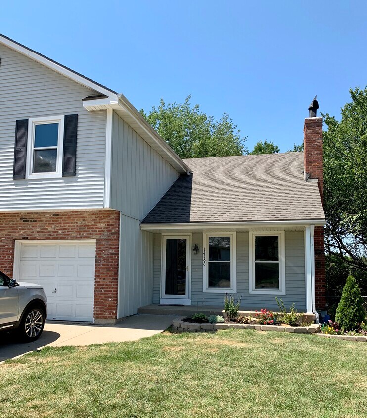Front door/garage - 14106 W 87th Terrace