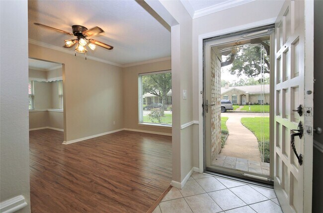 Building Photo - 2315 Eaglerock Dr