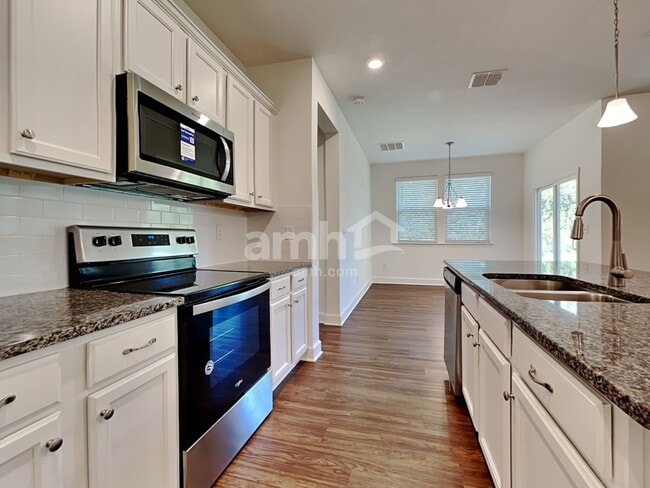 Building Photo - 467 Sandstone Dr