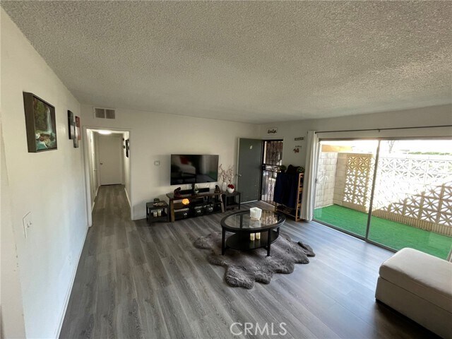 Building Photo - 409 Cll Cinco