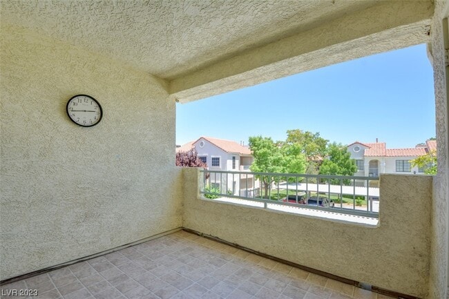 Building Photo - 4877 S Torrey Pines Dr