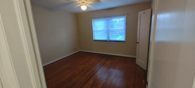 Dormitorio 1 - 602 Northridge Rd