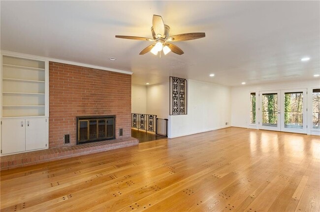 Foto del edificio - 3355 Pinetree Dr SE