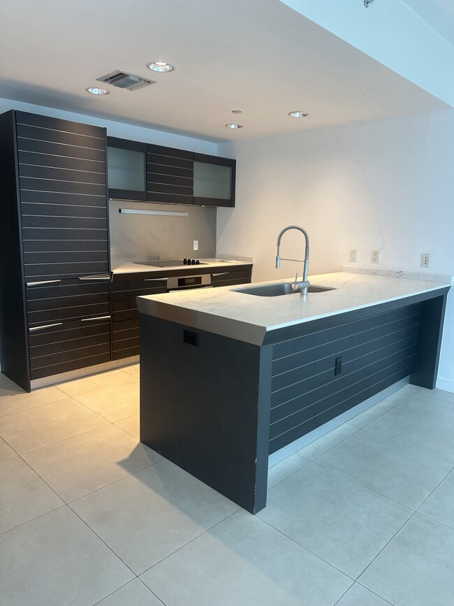 Building Photo - 200 Biscayne Boulevard Way