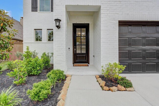 Building Photo - 21820 Enchanted Rock Dr N