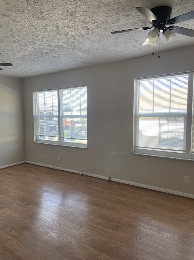 Building Photo - 210-212 S Melville Ave