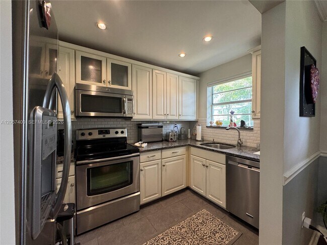 Building Photo - 5580 SW 78th St