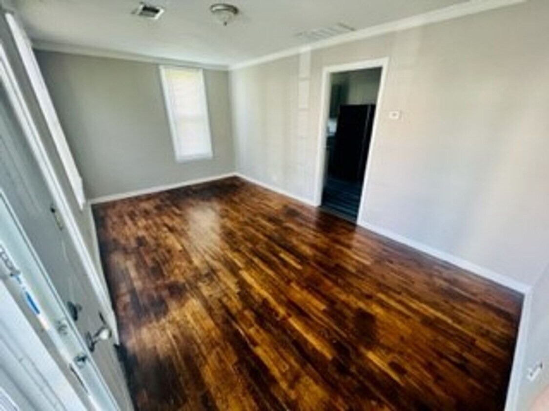 Foto principal - Quaint 2 bedroom in a quiet neighborhood