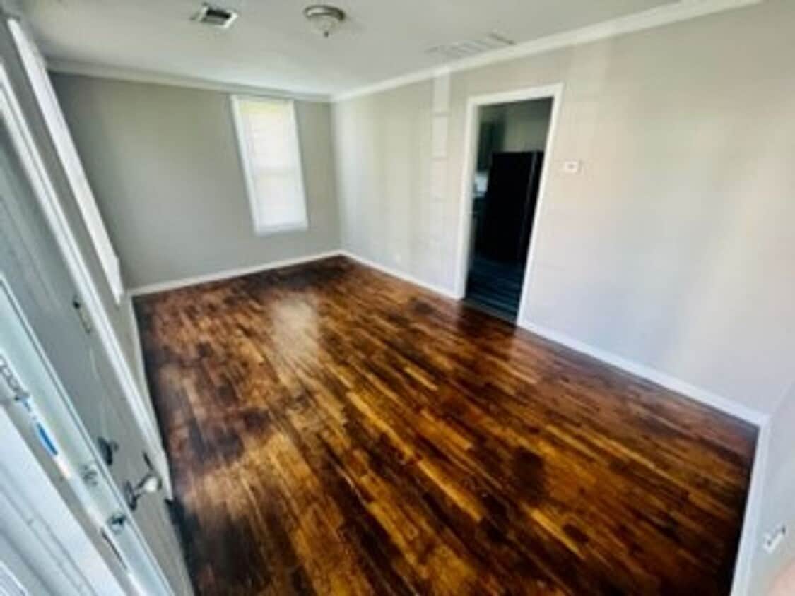 Primary Photo - Quaint 2 bedroom in a quiet neighborhood