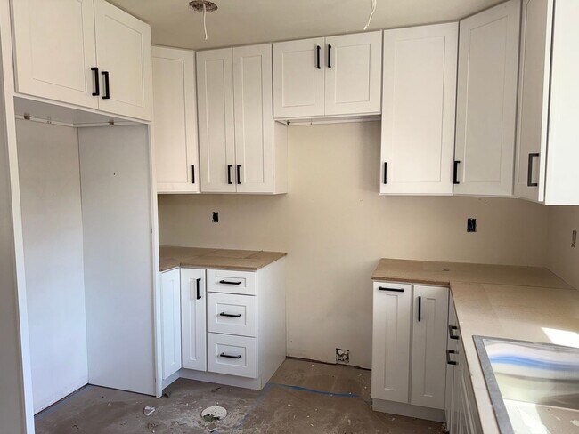 Foto del edificio - New Construction! Three Units Coming Soon ...