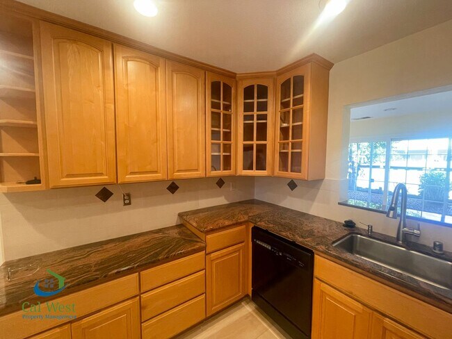 Foto del edificio - $3495 - Remodeled 3 bed 1.5 bath near Cupe...