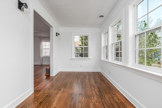 Building Photo - Stunning Home Duke Park Neighborhood: Avai...