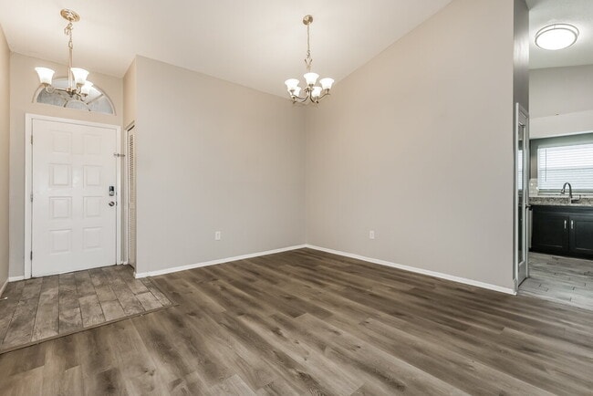 Foto del edificio - 13208 Sharondale Ct