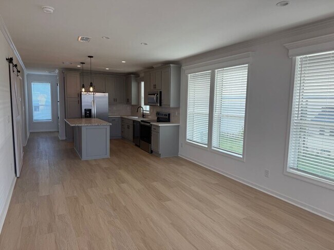 Building Photo - 4208 Long Lake Way