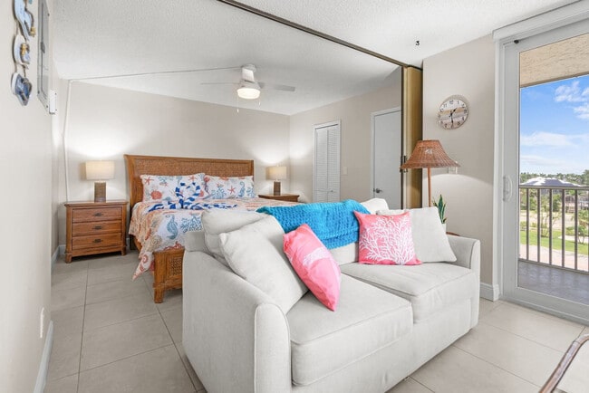 Foto del edificio - 5600 Bonita Beach Rd SW