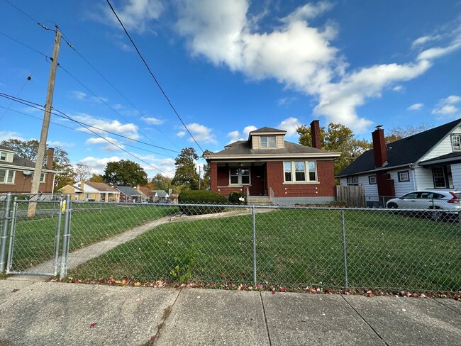 CHEVIOT - Charming 3 bed 1.5 bath brick cape cod - CHEVIOT - Charming 3 bed 1.5 bath brick cape cod House