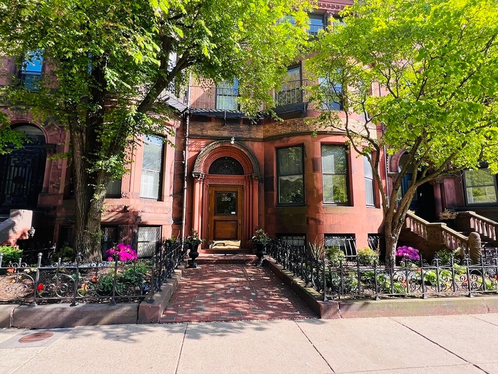 Foto principal - 280 Commonwealth Ave