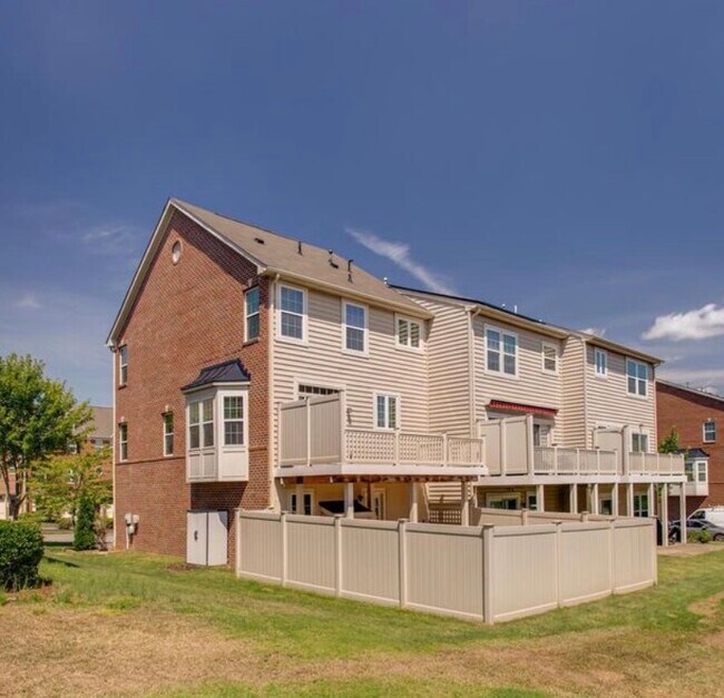 Foto del edificio - 3223 Careysbrook Ct