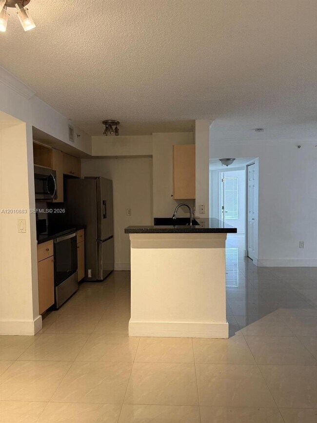 Foto del edificio - 2433 Centergate Dr