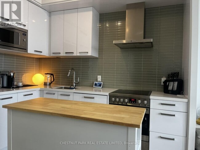 Photo du bâtiment - 120 Bayview Ave