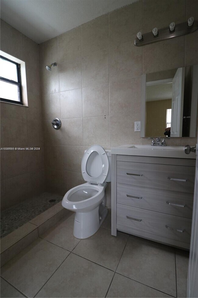 Foto del edificio - 2120 NW 93rd St