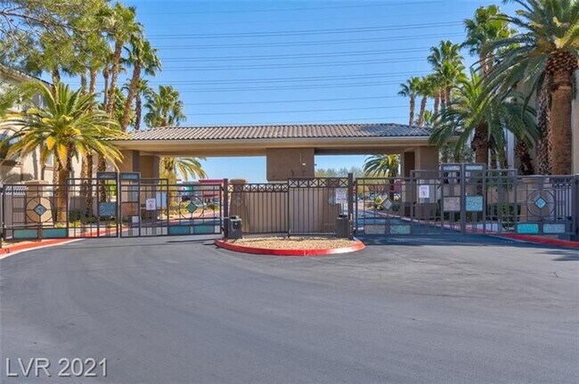 Foto del edificio - Resort-Style Living in the Gated Vistana C...
