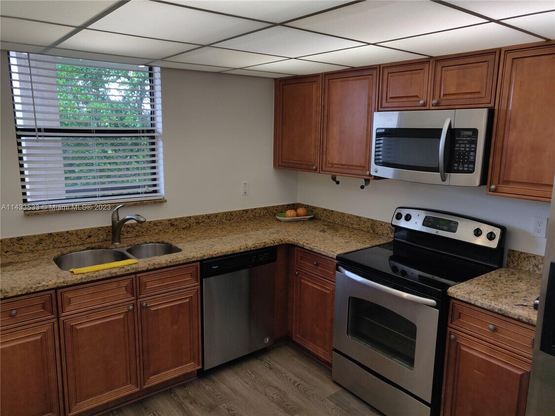 100 NW 76th Ave Unit 4052, Plantation, FL 33324 Condo for Rent in
