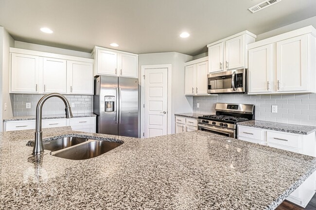 Building Photo - 6000 SW Peaceful Ave