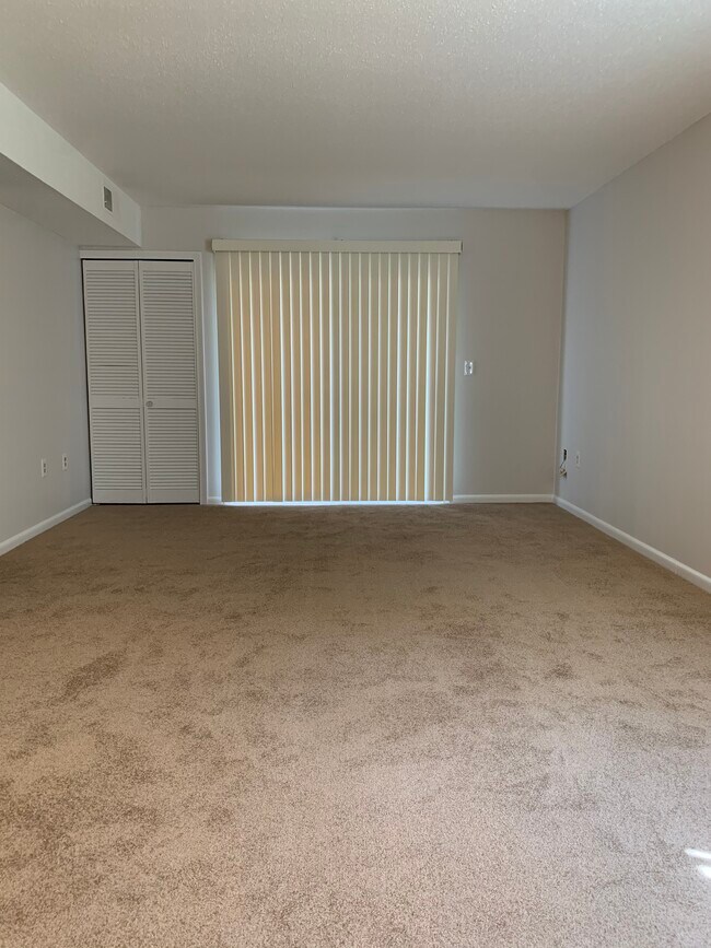Sala de estar - 801 Twin Circle Dr