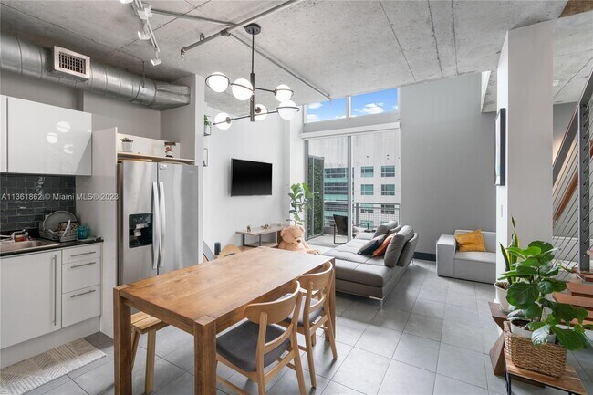 Foto del edificio - 690 SW 1st Ct
