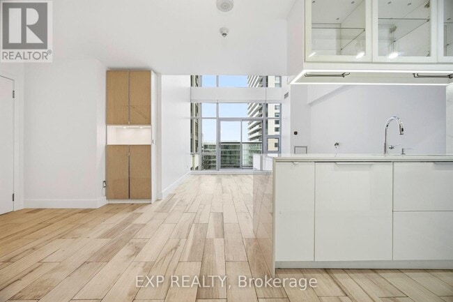 Building Photo - 637 Lake Shore Blvd W