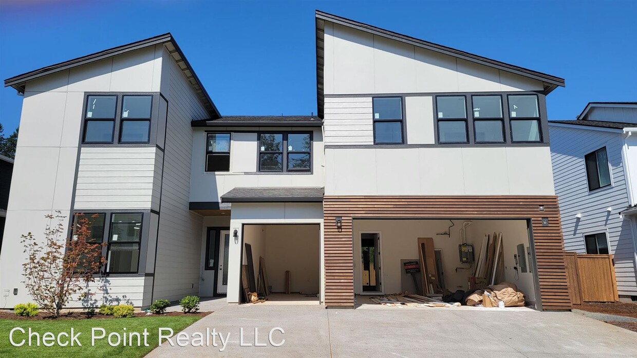 Foto principal - 5 br, 3.5 bath House - 2730 Dahlia Drive