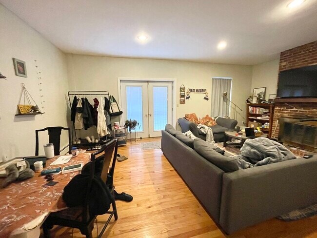 Foto del edificio - 671 Massachusetts Ave