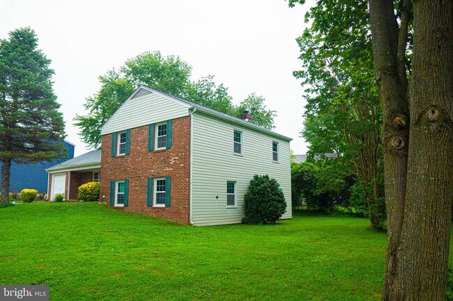 Building Photo - 4530 Briarton Dr