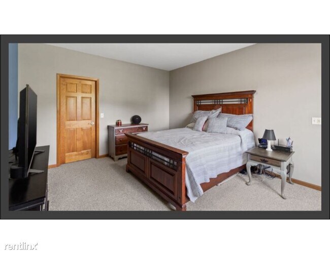 Building Photo - 758 Bridlewood Dr