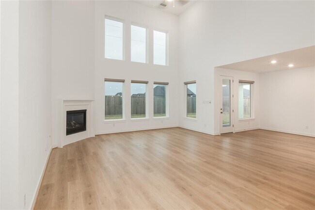 Foto del edificio - 1762 Lake Crest Ln