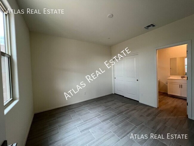 Building Photo - 13046 N Murray Drive