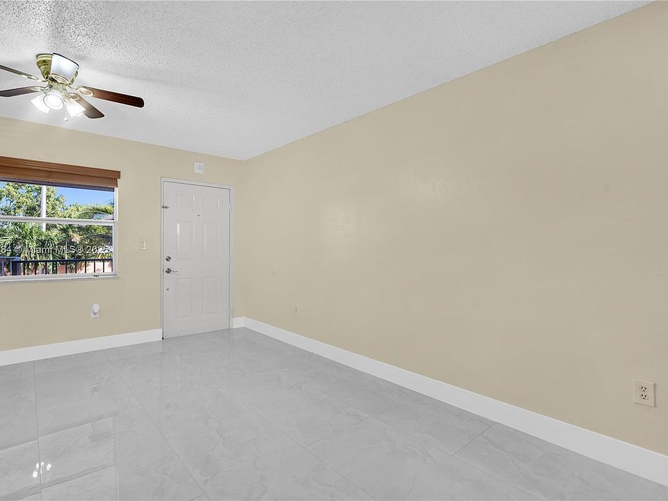 Primary Photo - 2560 W 60th St