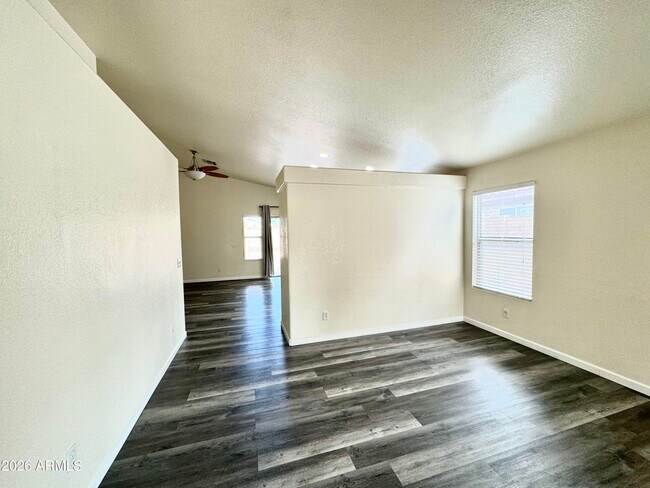 Foto del edificio - 2380 E Derringer Way