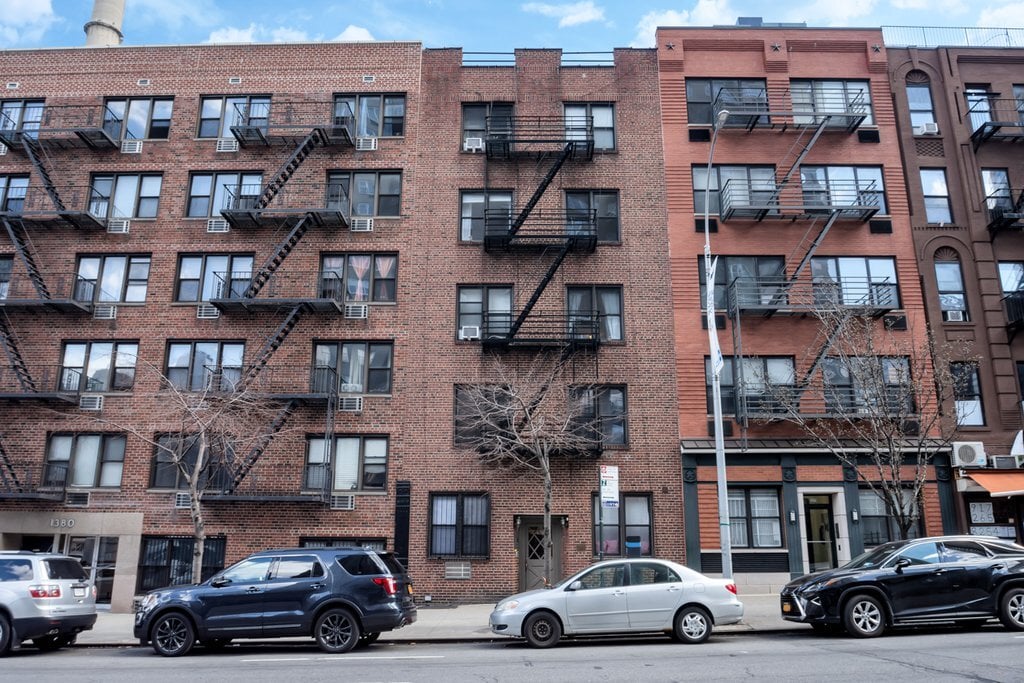 Primary Photo - 1378 York Ave