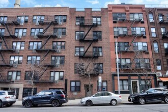 Building Photo - 1378 York Ave