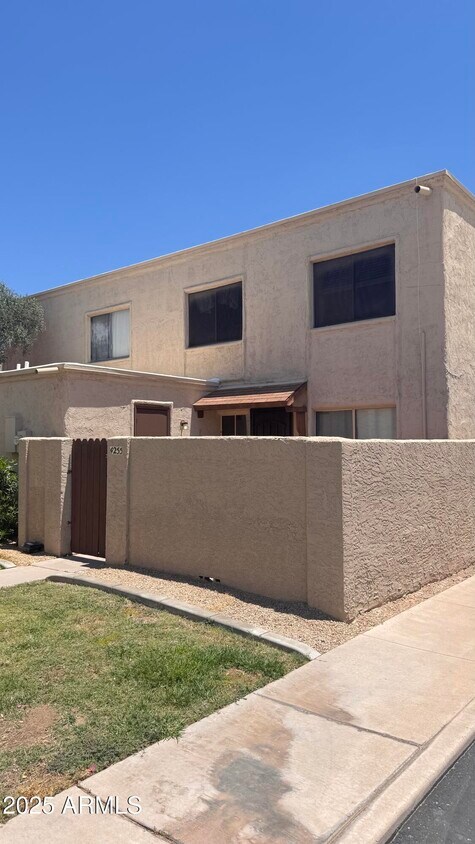 Primary Photo - 4255 N 81st St