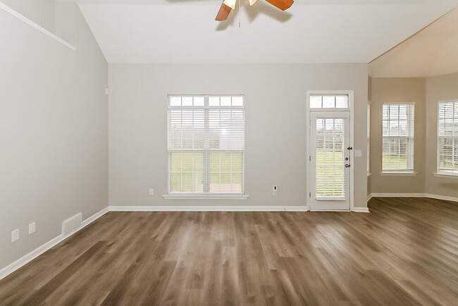 Building Photo - 7077 Queens Crown Ct