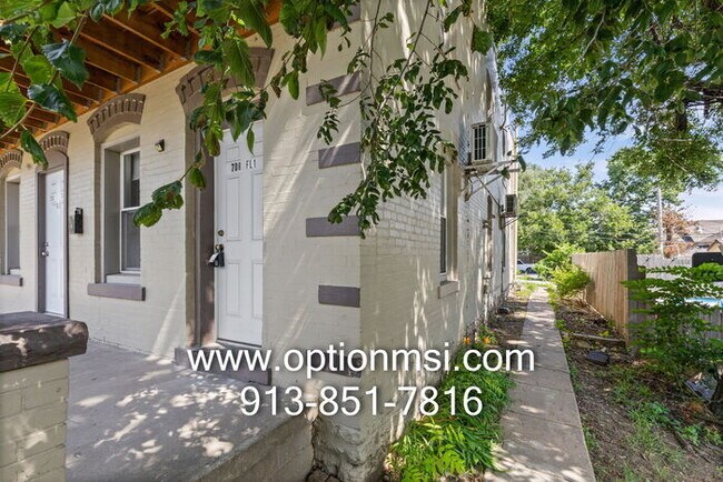 Foto del edificio - 1/2 month free if moved in by 7/31!! Available NOW