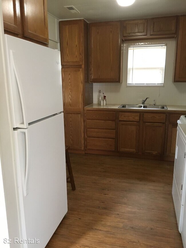 Building Photo - 2 br, 1 bath House - 2434 W 8th Street