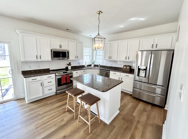 Kitchen - 504 Newhan Ct