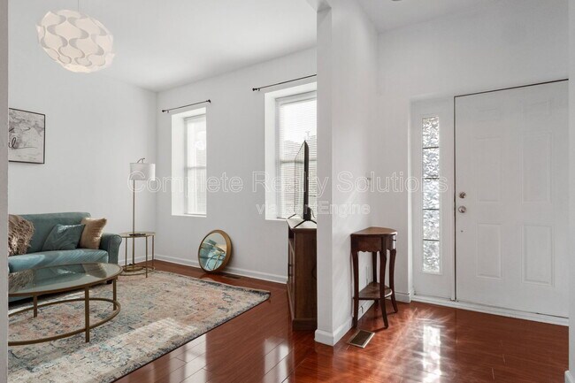 Foto del edificio - 3833 McRee Ave