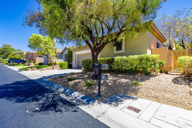 Building Photo - Anthem Country Club Beauty Single Story with Casita