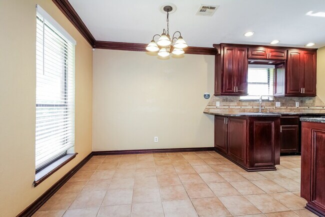 Foto del edificio - 1104 Meadow Lake Dr