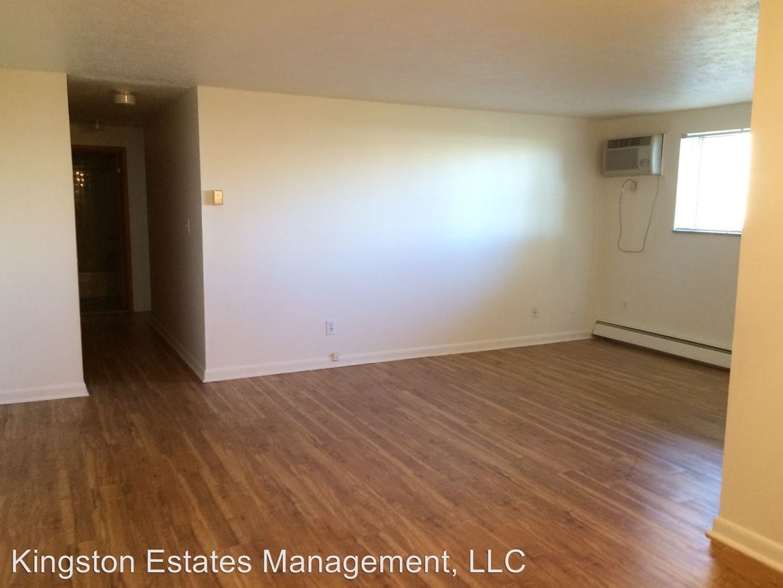 6965 Pearl Rd, Middleburg Heights, OH 44130 Condo for Rent in